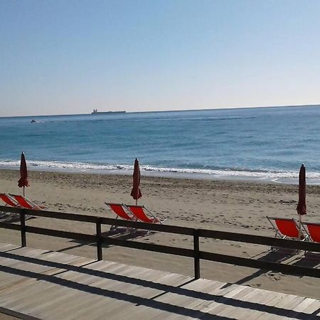Апартаменты Larte Al Mare Vicino Spiaggia Con Ac E Wifi Савона Экстерьер фото